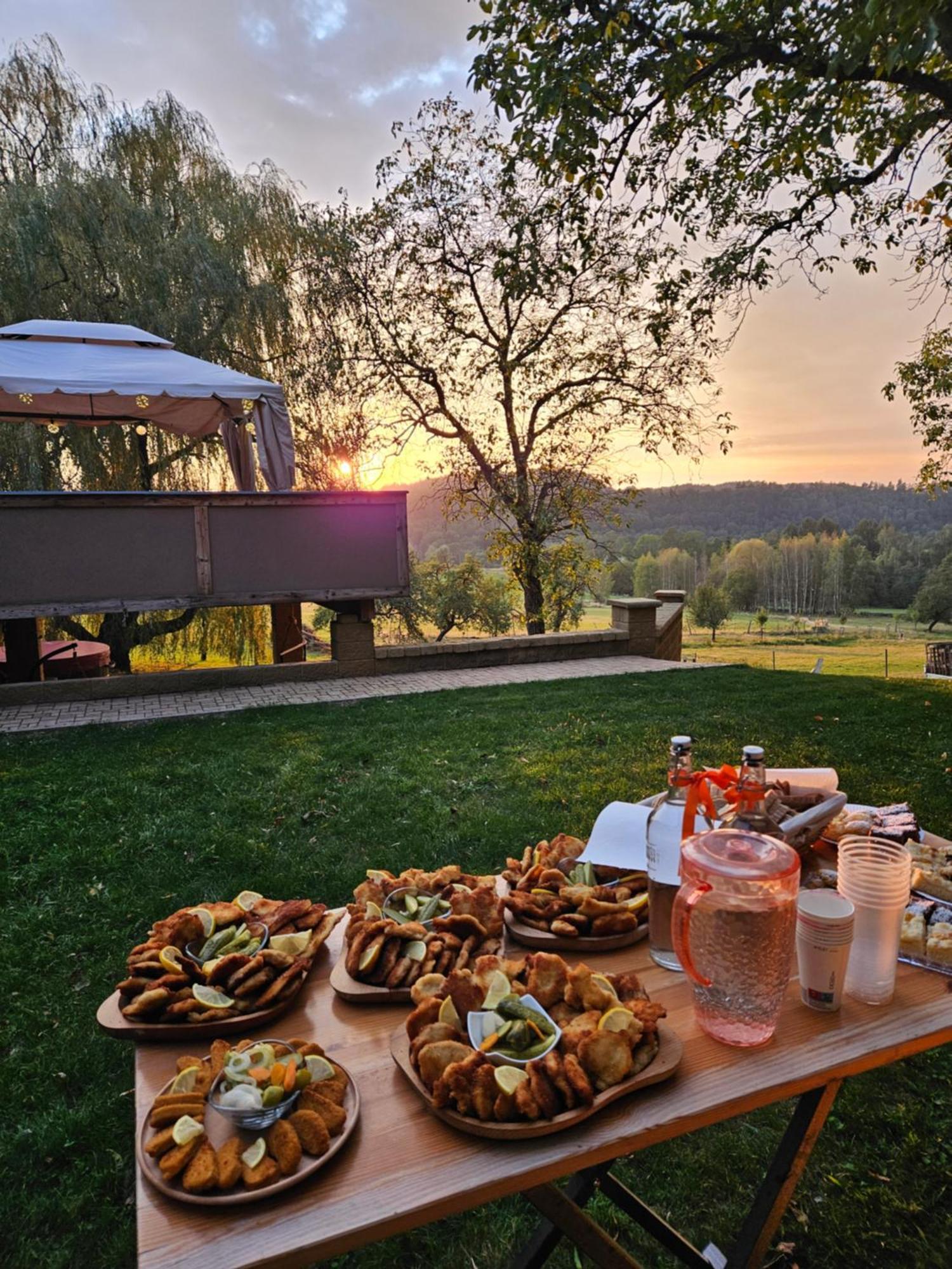 Gasthaus Bozska Usedlost Prackov Exterior foto